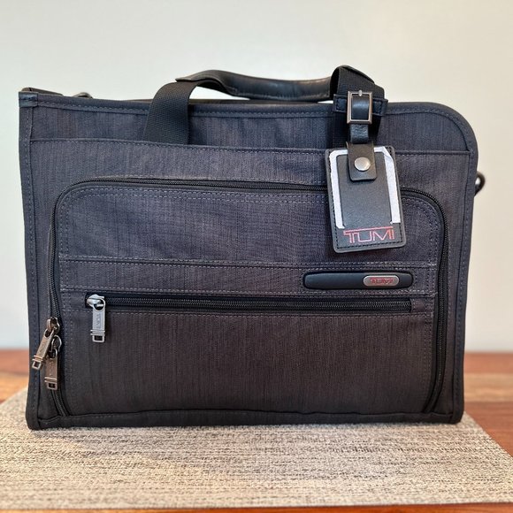 Tumi Other - Tumi Slim Deluxe Portfolio